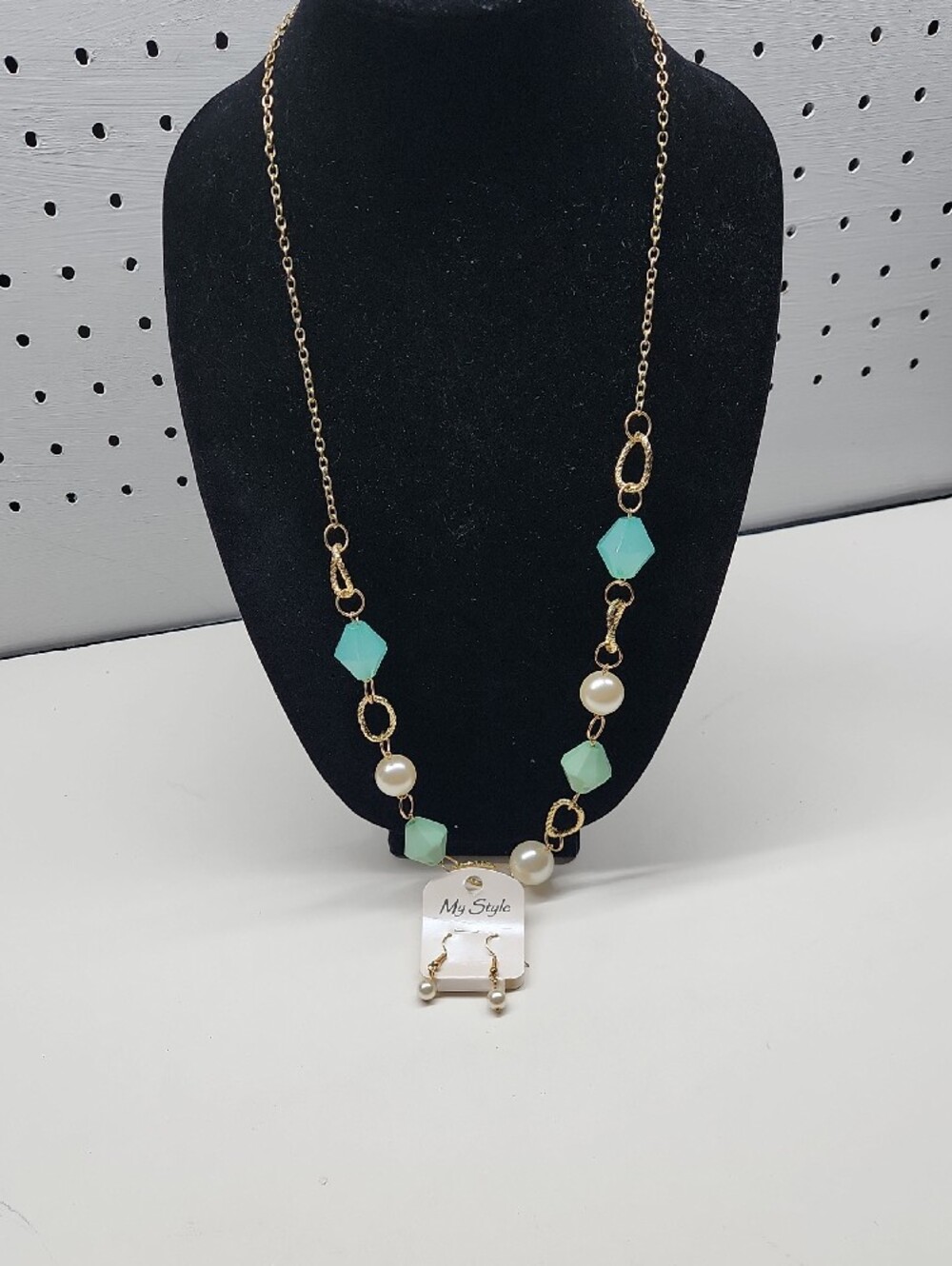 Unbranded Necklace Bundle - Picture 7 of 8